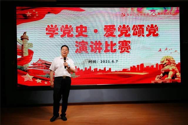 炊事班做饭时飞来一只艳丽小鸟,军长一看立刻下令,快撤